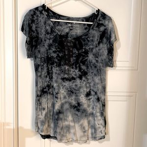 American Eagle lace up shirt
